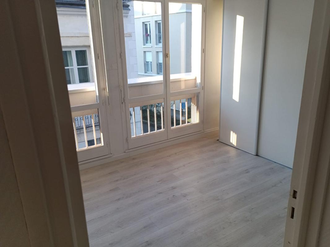 ORLEANS EXCLUSIVITE A VENDRE 45000 Orleans Appartement 2 pièces 37 M² ascenseur / parking 9