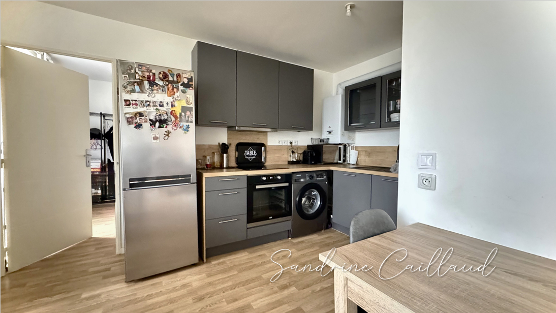 BREVAL 78980 BREVAL CENTRE - Appartement T3 lumineux - 2 balcons - ascenseur - 2 places de parking - parc résidentiel - 234000 Euros HAI 2