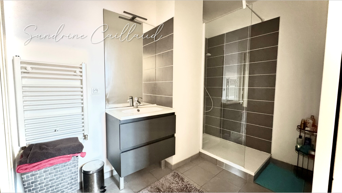 BREVAL 78980 BREVAL CENTRE - Appartement T3 lumineux - 2 balcons - ascenseur - 2 places de parking - parc résidentiel - 234000 Euros HAI 6