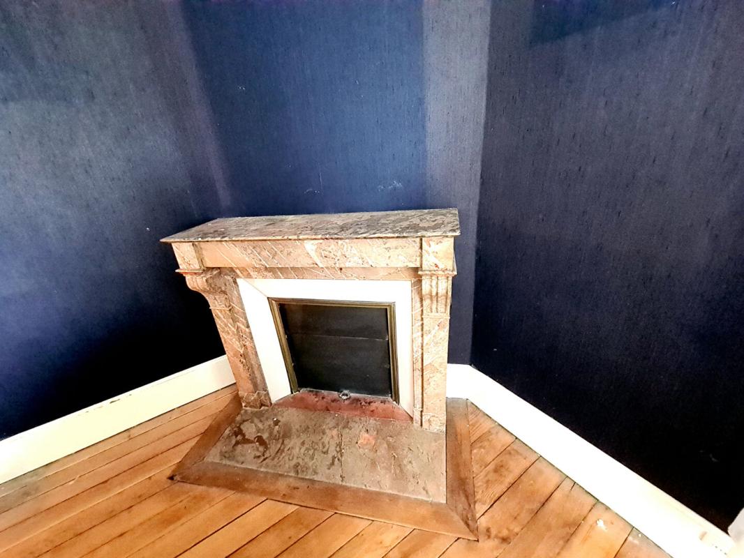 CHAUMONT-EN-VEXIN Chaumont en Vexin - Maison de Maître du 19ème de 210 m2 - 4 chambres - un ascenseur  qui permet accéder à tous les étages - cave et bâtiments - sur 2.957 m2 de parc arboré - Prix :  582.000 14