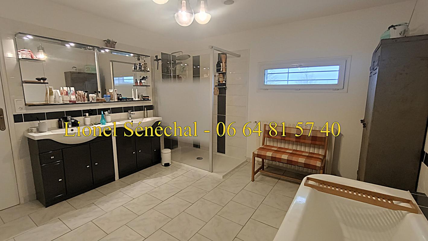 COURCEBOEUFS Longère rénovée et peu énergivore sans vis - à - vis avec des dépendances sur une parcelle de plus de 6 000 m2 12