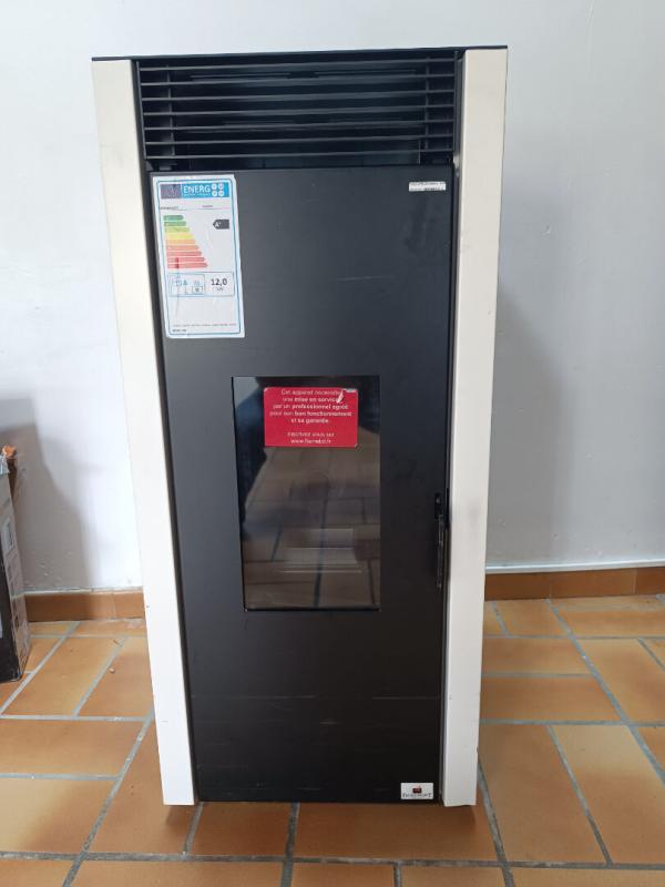 BERRIEN 29690 Berrien longère 3 chambres terrain de 1600 m² Garage 4