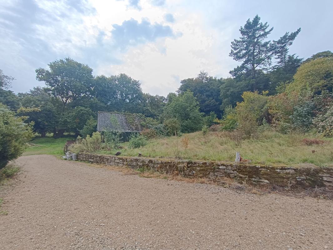 BERRIEN 29690 Berrien longère 3 chambres terrain de 1600 m² Garage 5