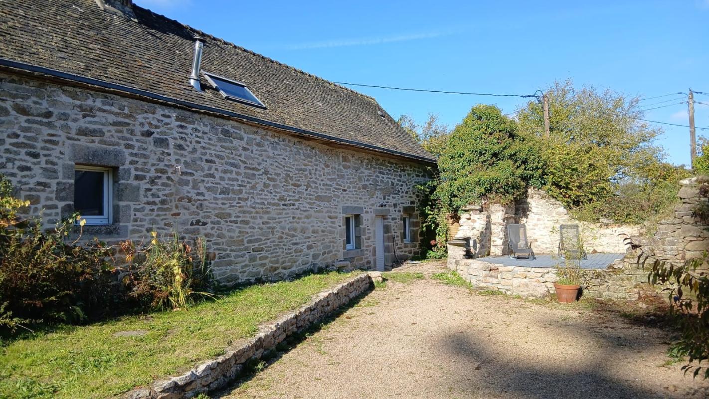 BERRIEN 29690 Berrien longère 3 chambres terrain de 1600 m² Garage 8