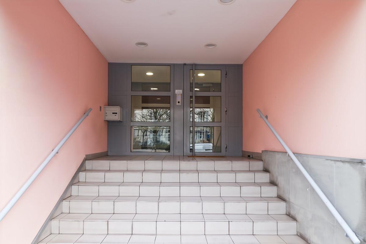 NOISY-LE-GRAND Studio Noisy Le Grand 1 pièce(s) 20 m2 totalement rafraîchi 10