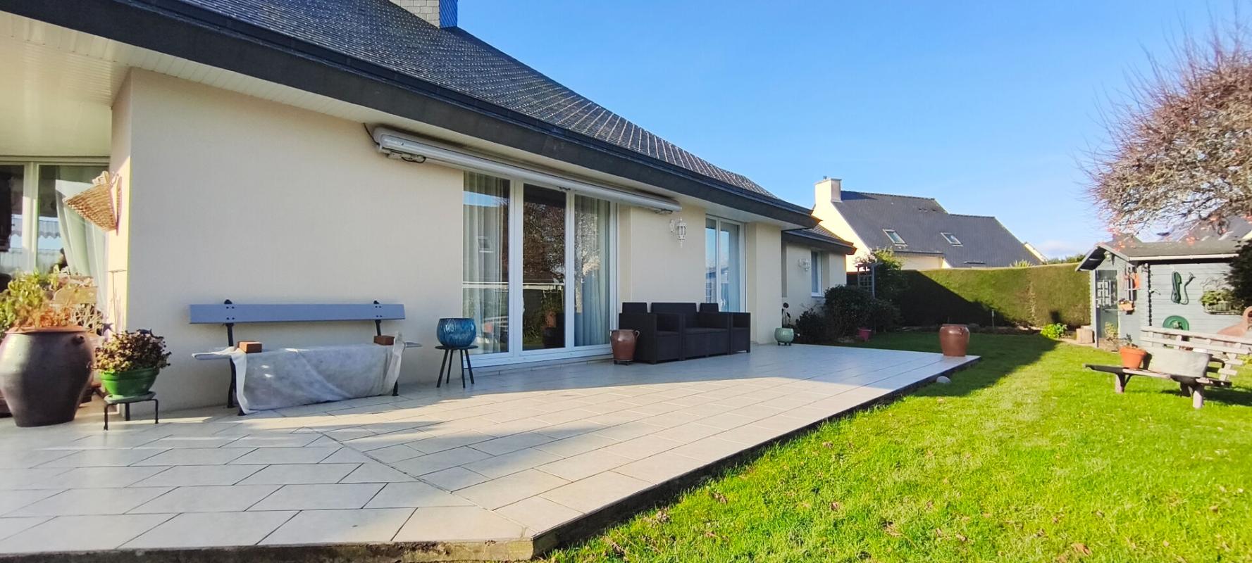 SAINT-LORMEL Exclusivité ! Côtes d'Armor 22130 SAINT-LORMEL. Véritable plain-pied, 3 chambres, bureau, garage, terrain 7