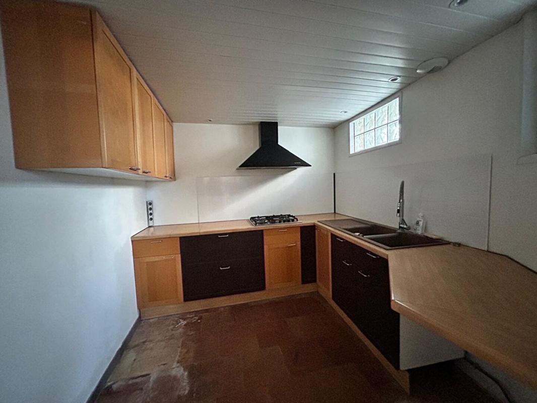 SAINT-GERVAIS A 3 minutes de Saint-André de Cubzac, venez découvrir cette maison en pierre de caractère avec ses dépendances 12