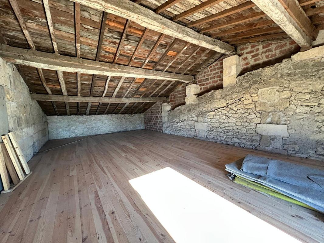 SAINT-GERVAIS A 3 minutes de Saint-André de Cubzac, venez découvrir cette maison en pierre de caractère avec ses dépendances 14