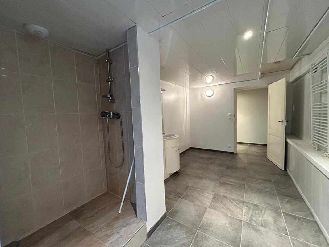 SAINT-GERVAIS A 3 minutes de Saint-André de Cubzac, venez découvrir cette maison en pierre de caractère avec ses dépendances 8