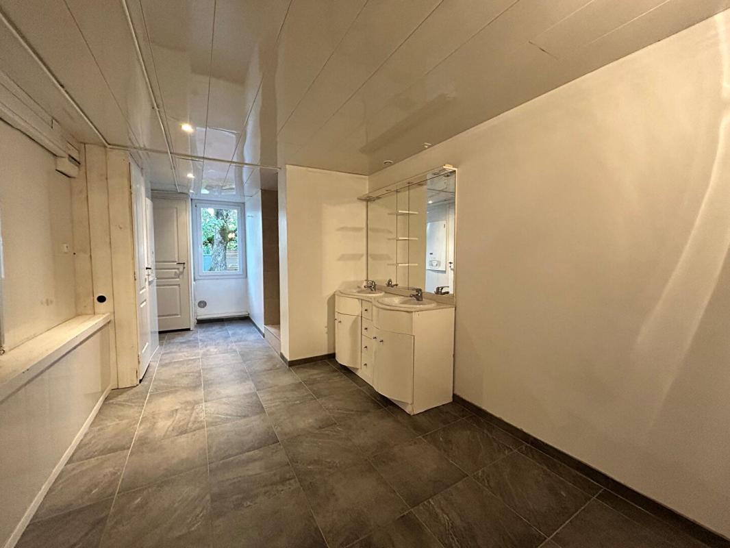 SAINT-GERVAIS A 3 minutes de Saint-André de Cubzac, venez découvrir cette maison en pierre de caractère avec ses dépendances 9