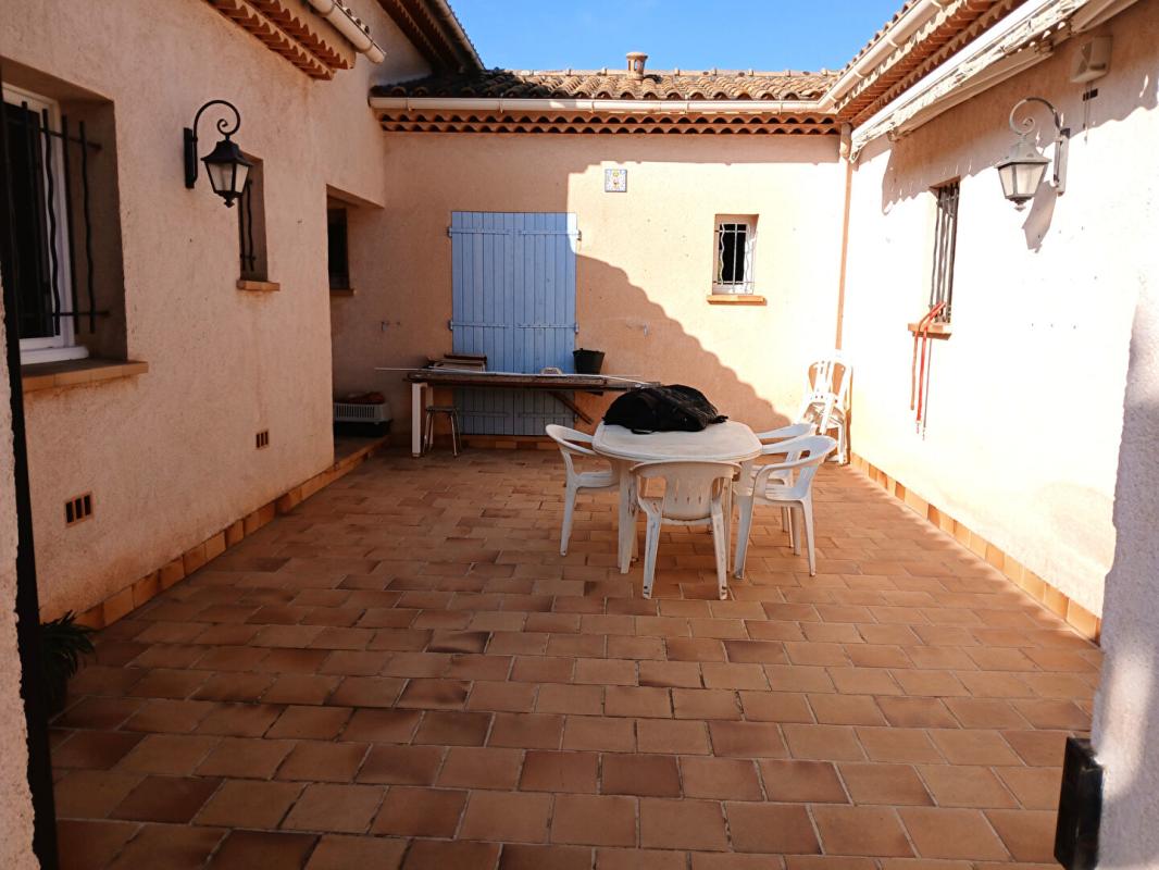 LE VAL Maison T5 de 161m², terrasses et garage sur 2075m² de terrain - LE VAL 4