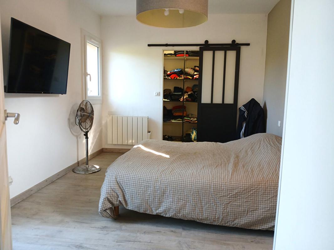 LE VAL Maison T5 de 161m², terrasses et garage sur 2075m² de terrain - LE VAL 9