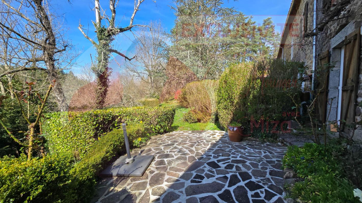 BROUSSE Grande maison de campagne 200m² avec jardin, terrasse, 6 chambres 6