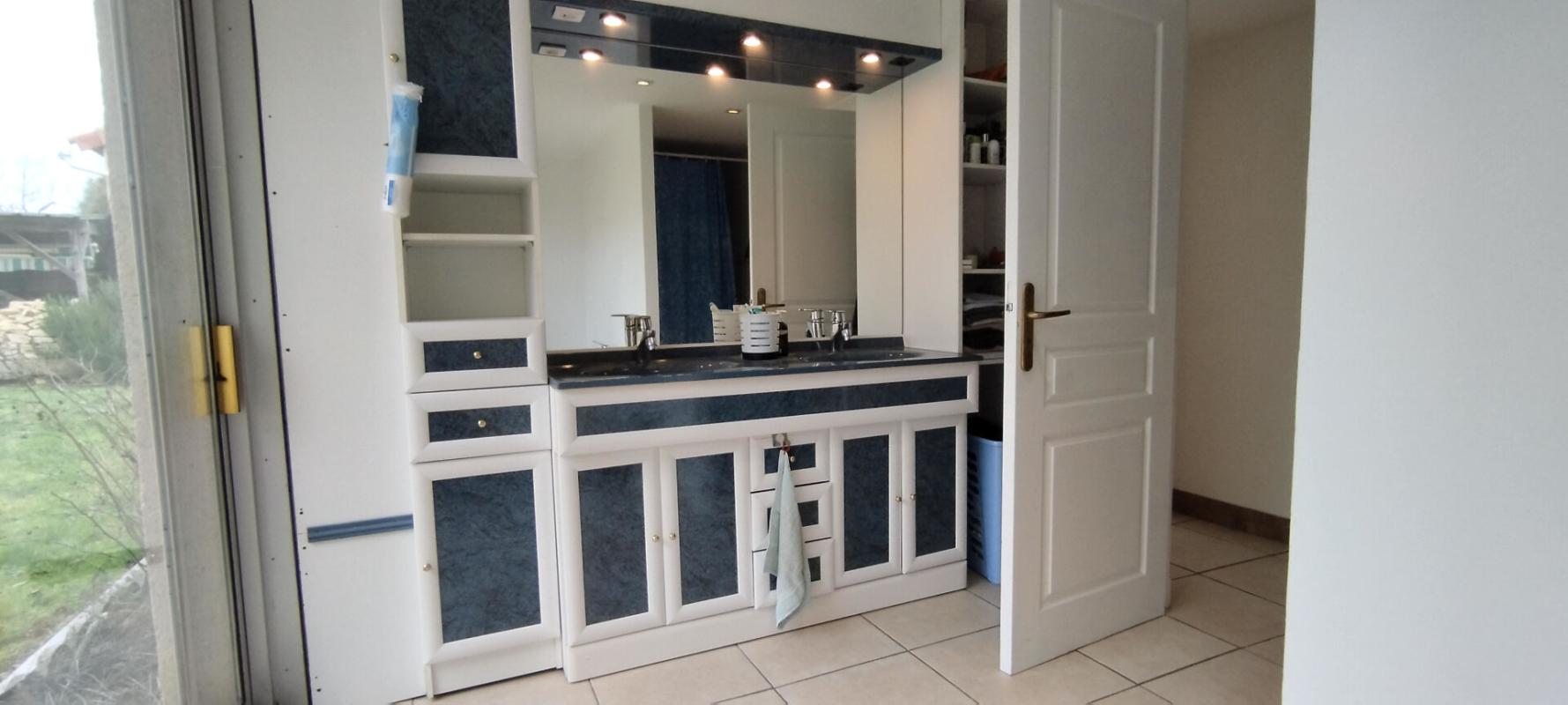 NEUVILLE-DE-POITOU Maison et studio indépendant Neuville De Poitou 5 pièce(s) 188 m2 10