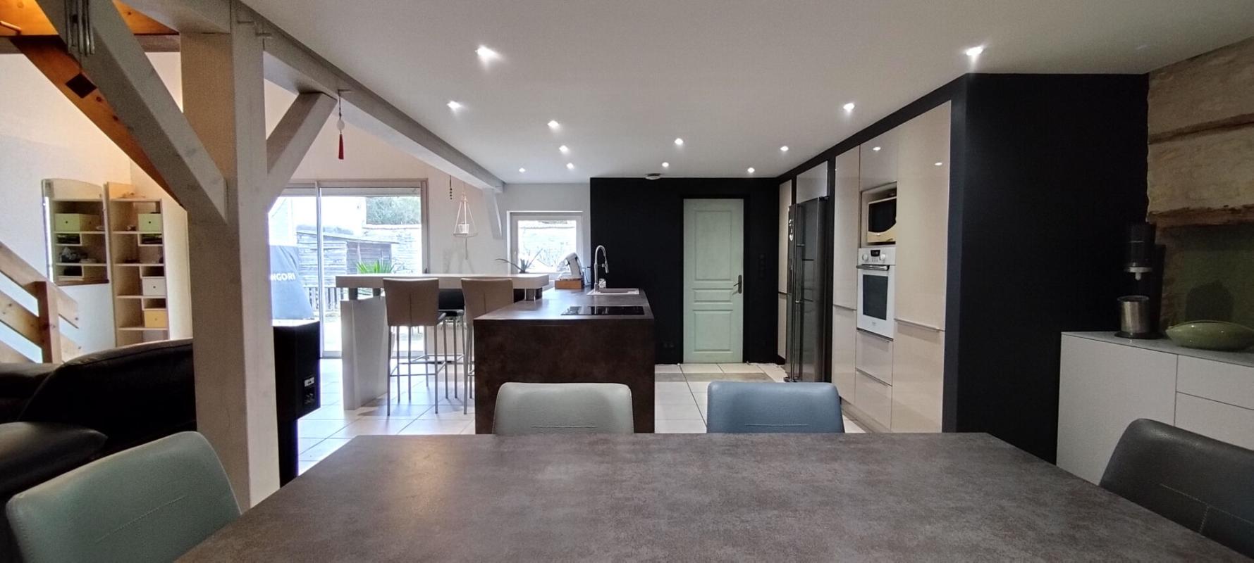 NEUVILLE-DE-POITOU Maison et studio indépendant Neuville De Poitou 5 pièce(s) 188 m2 3