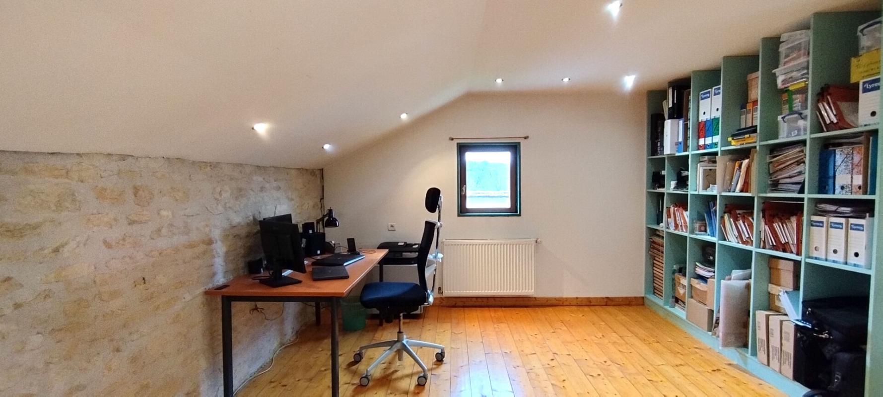 NEUVILLE-DE-POITOU Maison et studio indépendant Neuville De Poitou 5 pièce(s) 188 m2 7