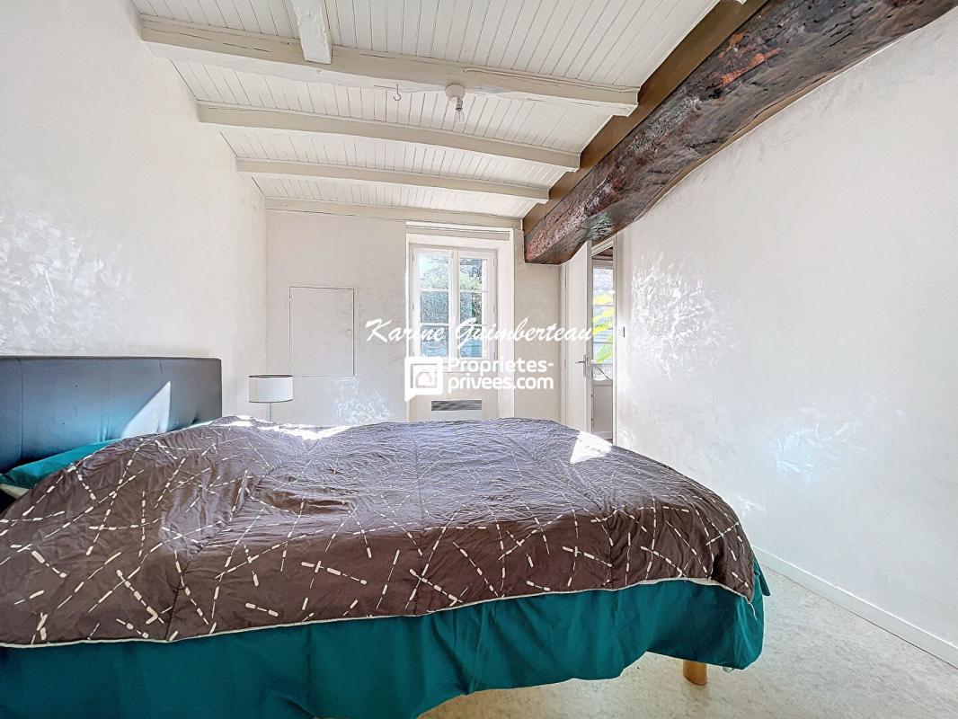 FRONSAC Maison en pierre avec jardin 10