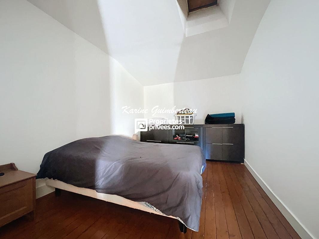 FRONSAC Maison en pierre avec jardin 16