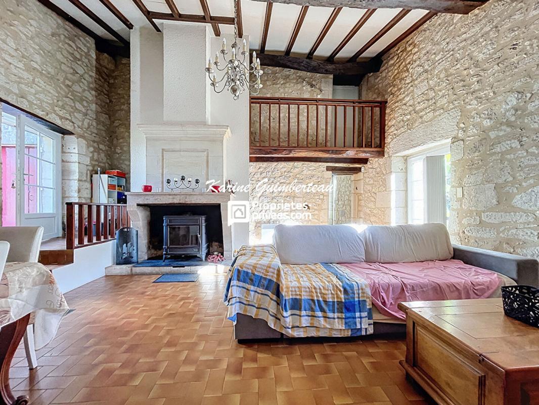 FRONSAC Maison en pierre avec jardin 8
