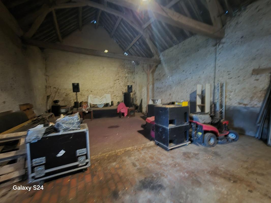 SAINT-LUBIN-EN-VERGONNOIS Longère rénovée avec nombreuses dépendances Saint-Lubin-en-Vergonnois 11