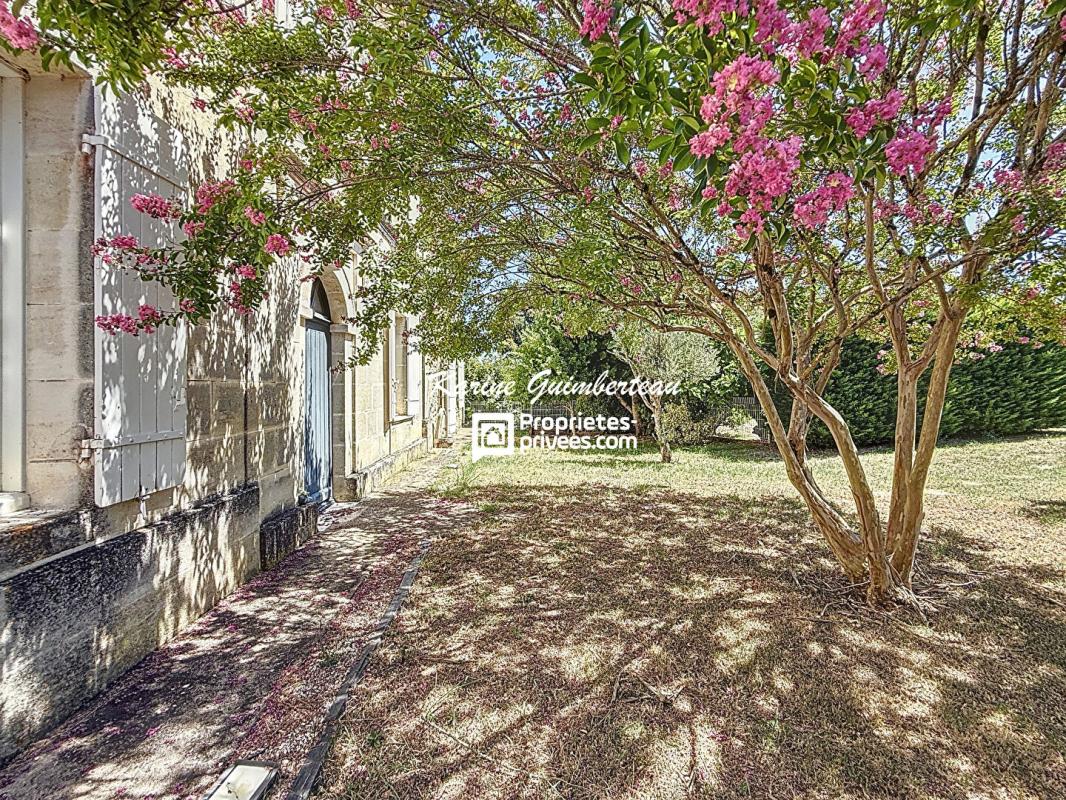 FRONSAC Maison en pierre Fronsadais 160 m2 + jardin 15