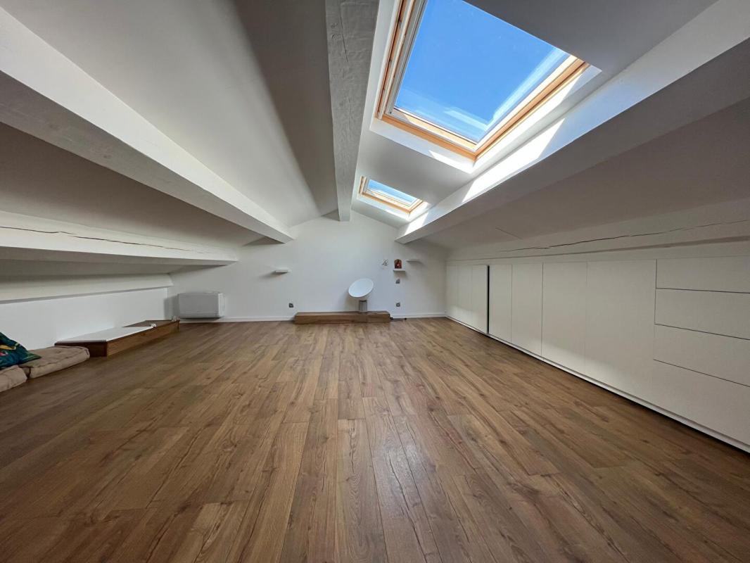 LUCCIANA UNE EXCEPTION EN PLEIN C?UR DE VILLE - Maison de caractère de 190m² avec piscine et jardin de 600m²cciana 6 pièce(s) 190 m2 15