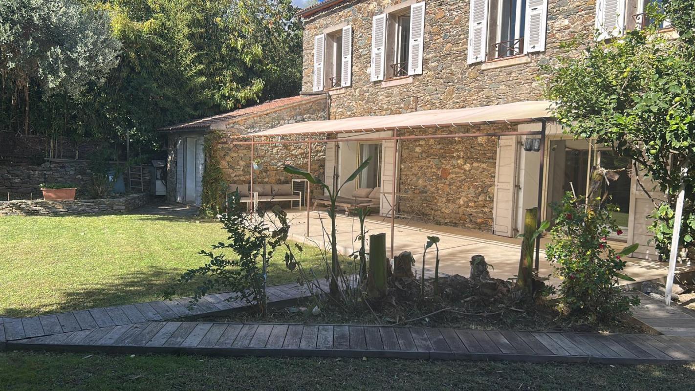 LUCCIANA UNE EXCEPTION EN PLEIN C?UR DE VILLE - Maison de caractère de 190m² avec piscine et jardin de 600m²cciana 6 pièce(s) 190 m2 2