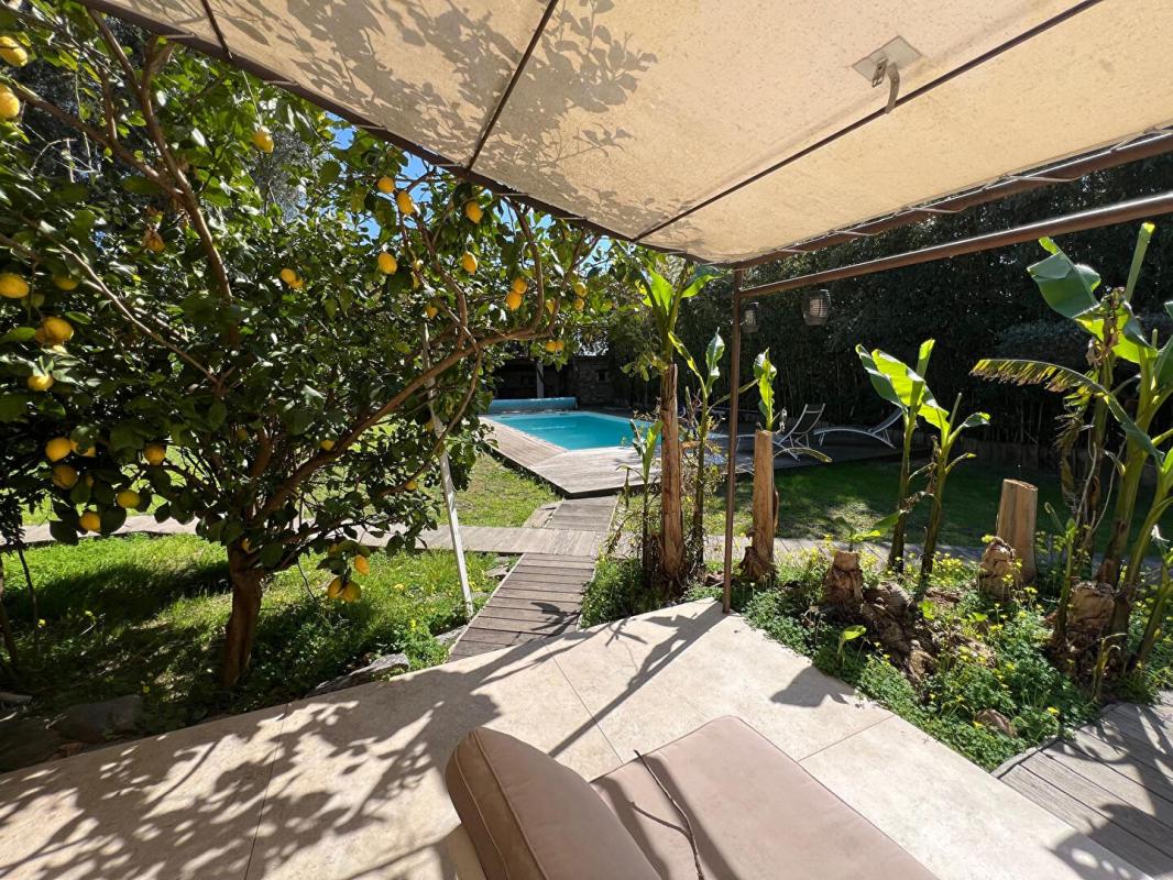 LUCCIANA UNE EXCEPTION EN PLEIN C?UR DE VILLE - Maison de caractère de 190m² avec piscine et jardin de 600m²cciana 6 pièce(s) 190 m2 4