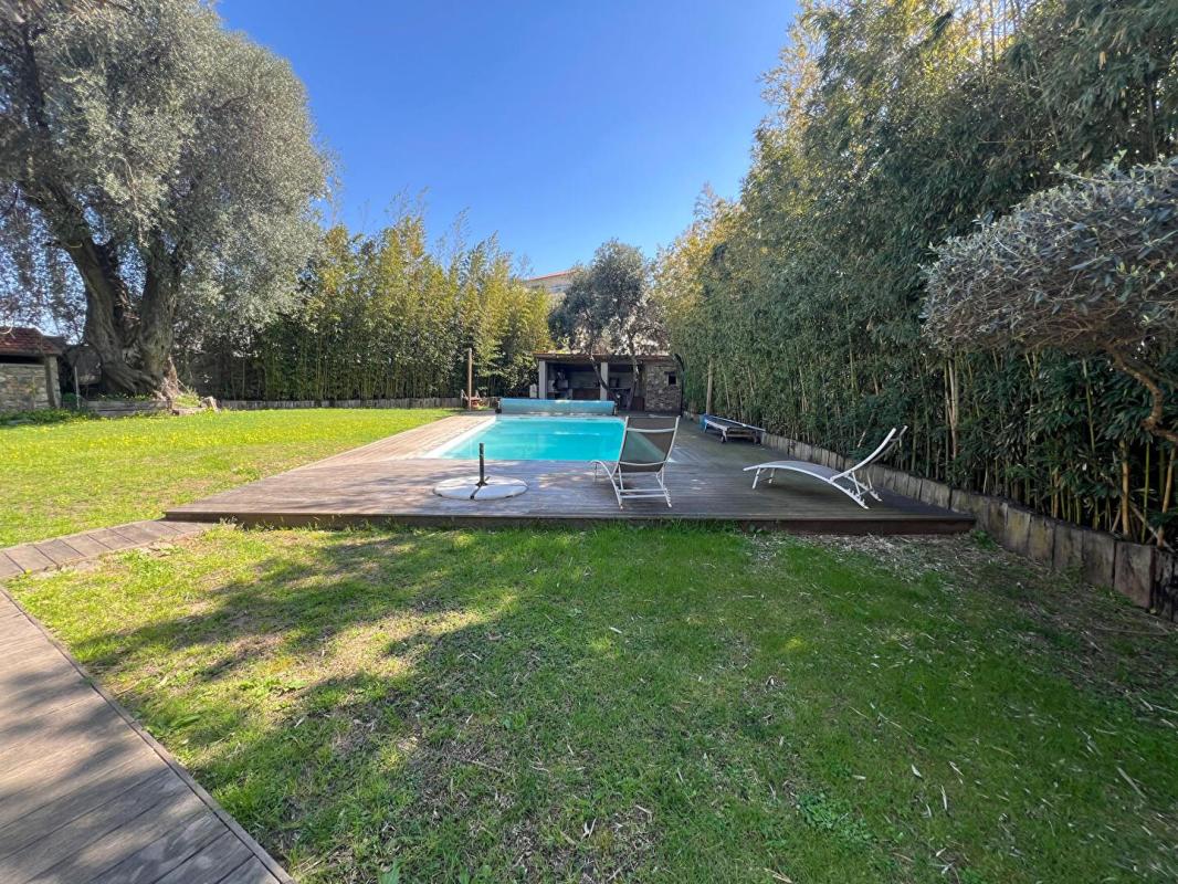 LUCCIANA UNE EXCEPTION EN PLEIN C?UR DE VILLE - Maison de caractère de 190m² avec piscine et jardin de 600m²cciana 6 pièce(s) 190 m2 5