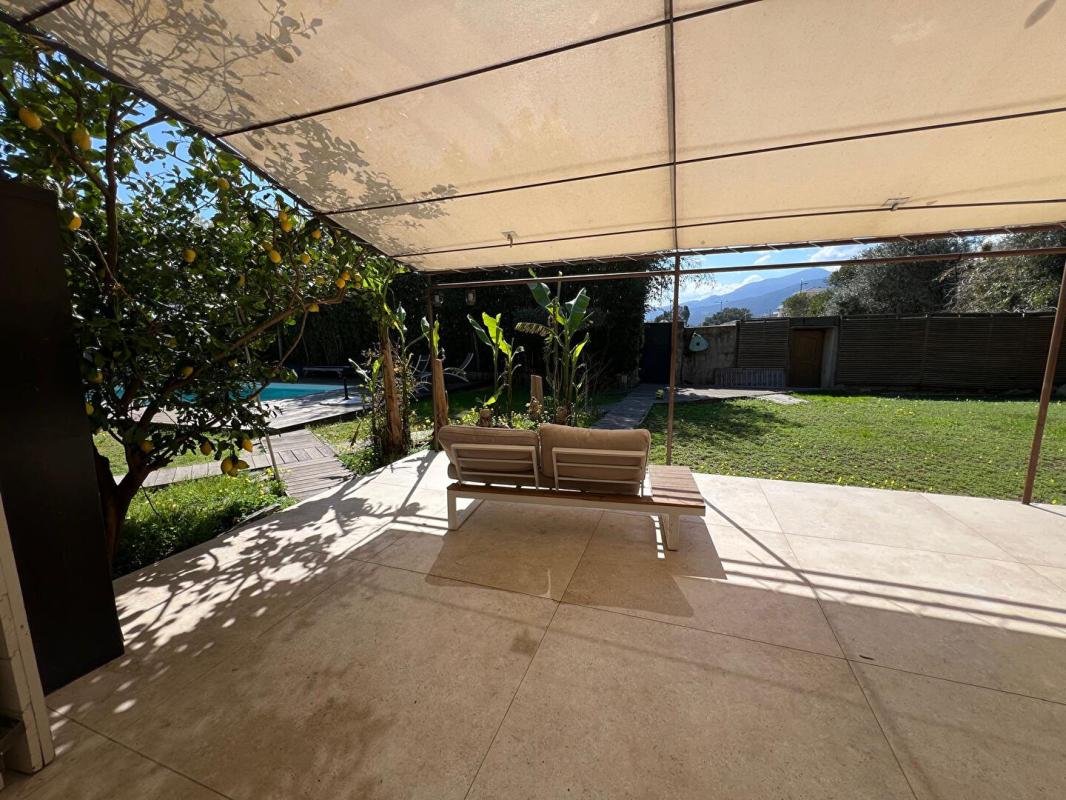 LUCCIANA UNE EXCEPTION EN PLEIN C?UR DE VILLE - Maison de caractère de 190m² avec piscine et jardin de 600m²cciana 6 pièce(s) 190 m2 7