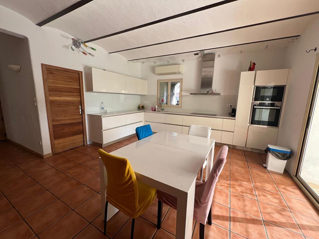 LUCCIANA UNE EXCEPTION EN PLEIN C?UR DE VILLE - Maison de caractère de 190m² avec piscine et jardin de 600m²cciana 6 pièce(s) 190 m2 9