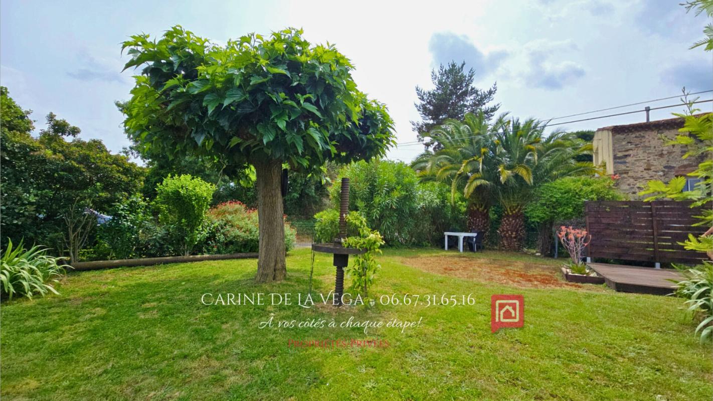 FAUGERES Maison en pierre 87 m2 avec garage, terrasse, jardin 1