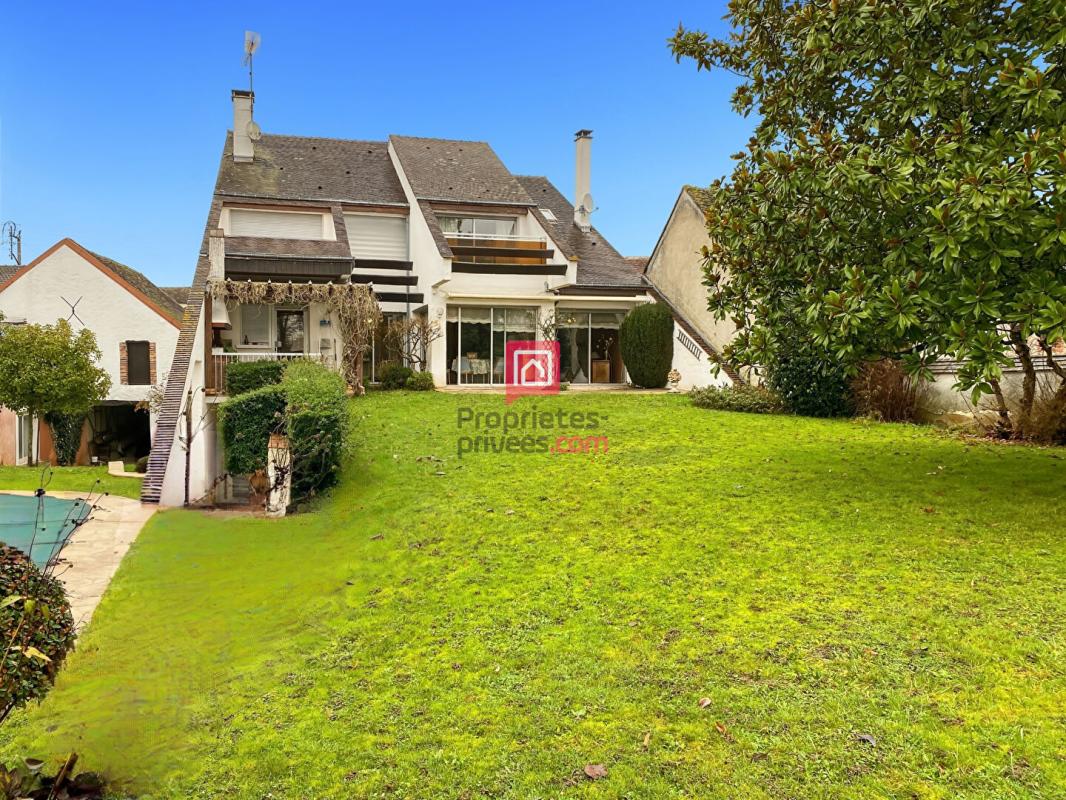 VILLENEUVE-SUR-YONNE EXCLUSIF ! Maison d'Architecte de 4 chambres dont 2 avec balcons, et piscine 6