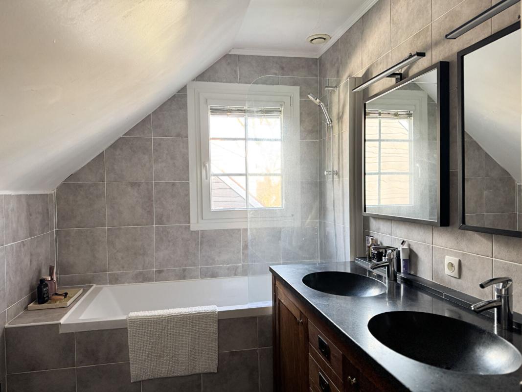 ORGEVAL Magnifique maison de 190m², 5 chambres avec prestations de qualité 13