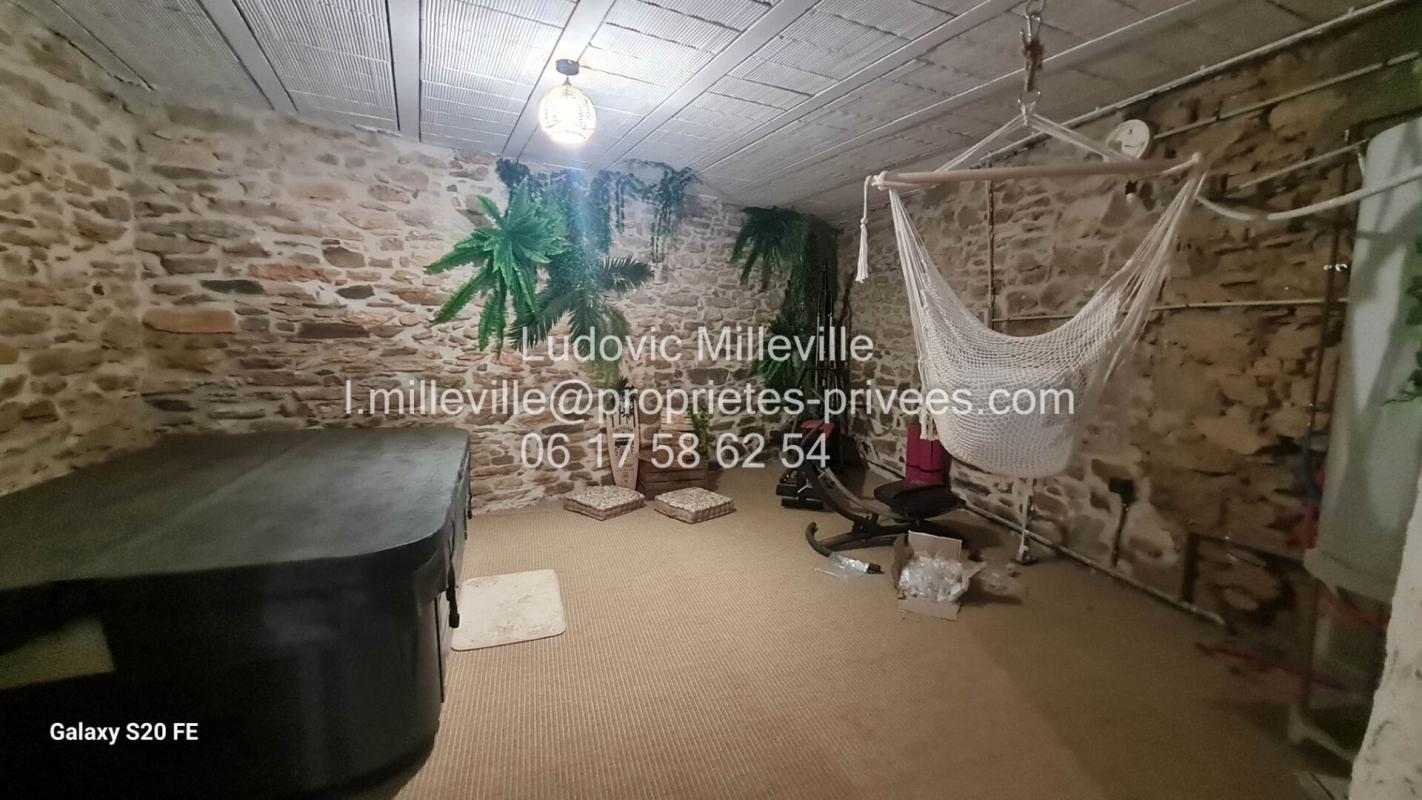 FAUGERES Splendide maison de 165m² entièrement rénovée avec terrasse 10