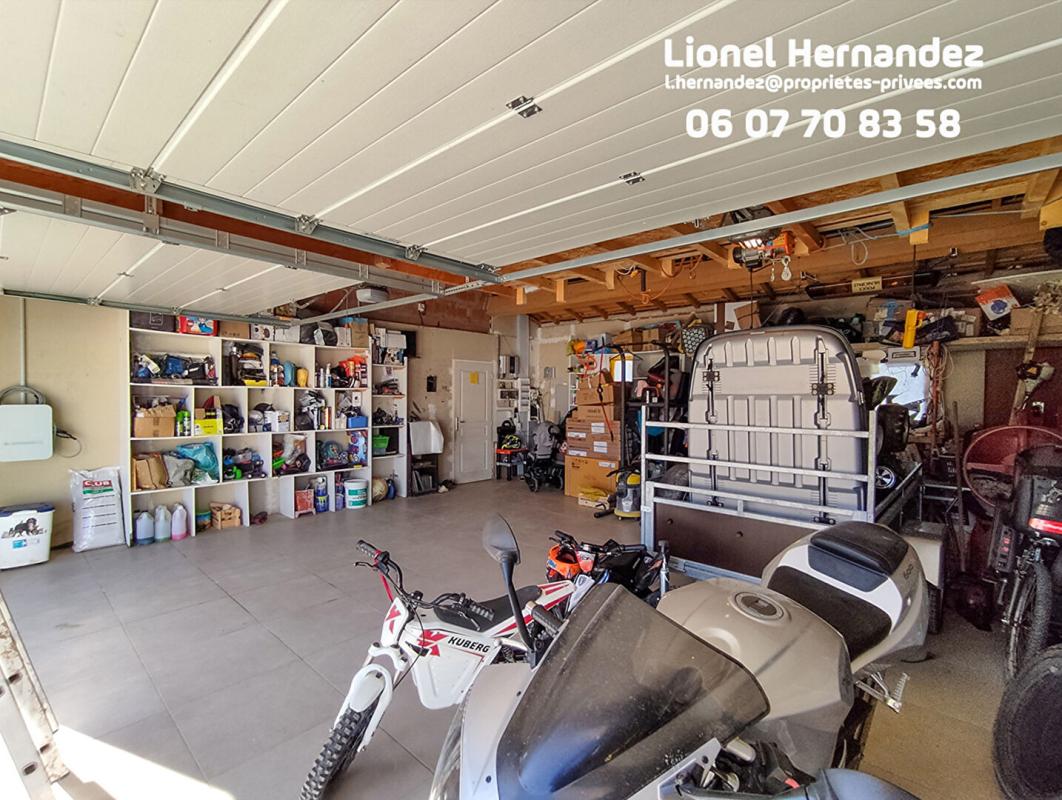 MONS MONS (30340) Villa contemporaine d'architecte de plain-pied - 139 m² - Terrain 1385 m² - Garage double 17