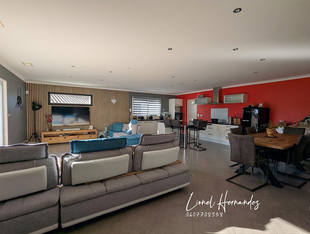 MONS MONS (30340) Villa contemporaine d'architecte de plain-pied - 139 m² - Terrain 1385 m² - Garage double 3