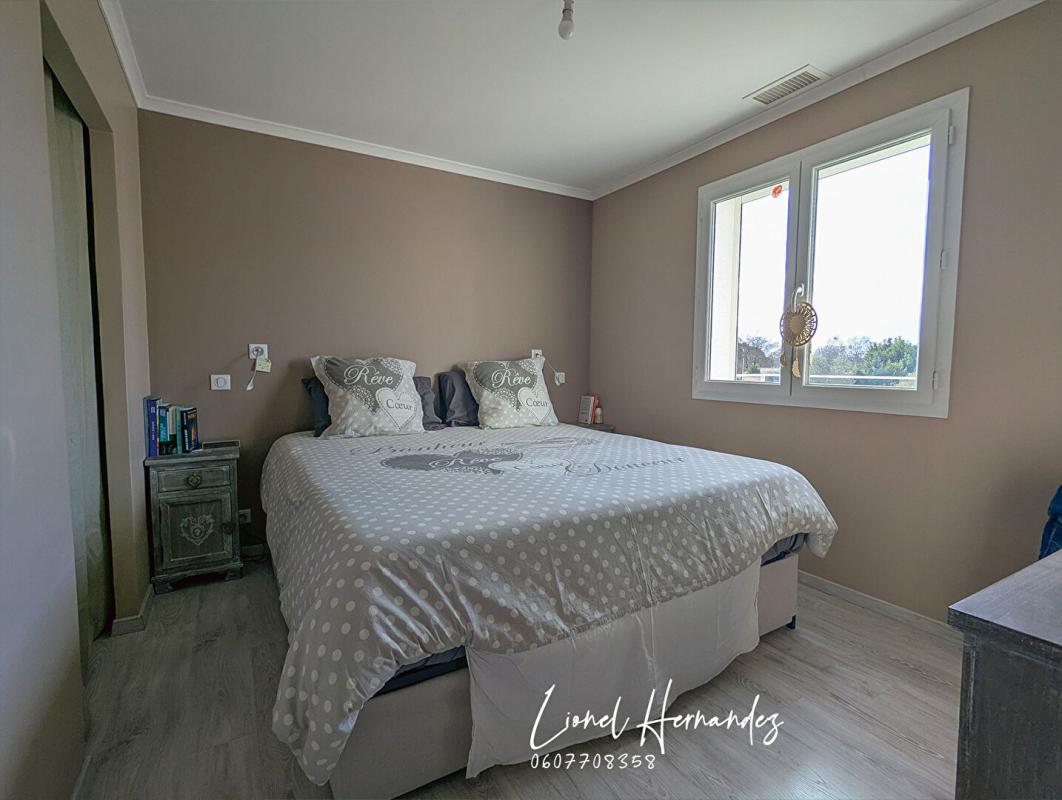 MONS MONS (30340) Villa contemporaine d'architecte de plain-pied - 139 m² - Terrain 1385 m² - Garage double 6