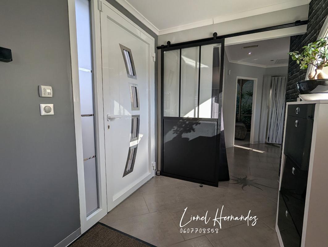 MONS MONS (30340) Villa contemporaine d'architecte de plain-pied - 139 m² - Terrain 1385 m² - Garage double 9