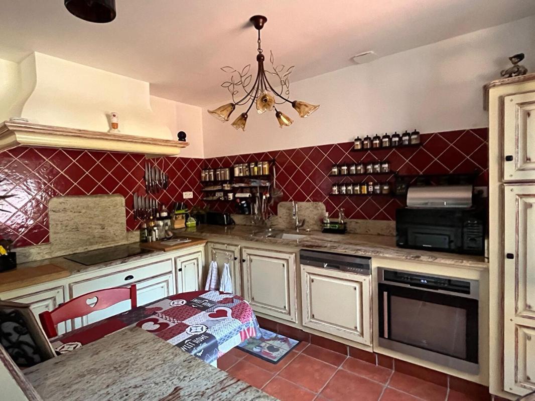 SAINT-MAXIMIN-LA-SAINTE-BAUME Maison avec piscine Saint Maximin La Sainte Baume 6 pièce(s) 133 m2 12