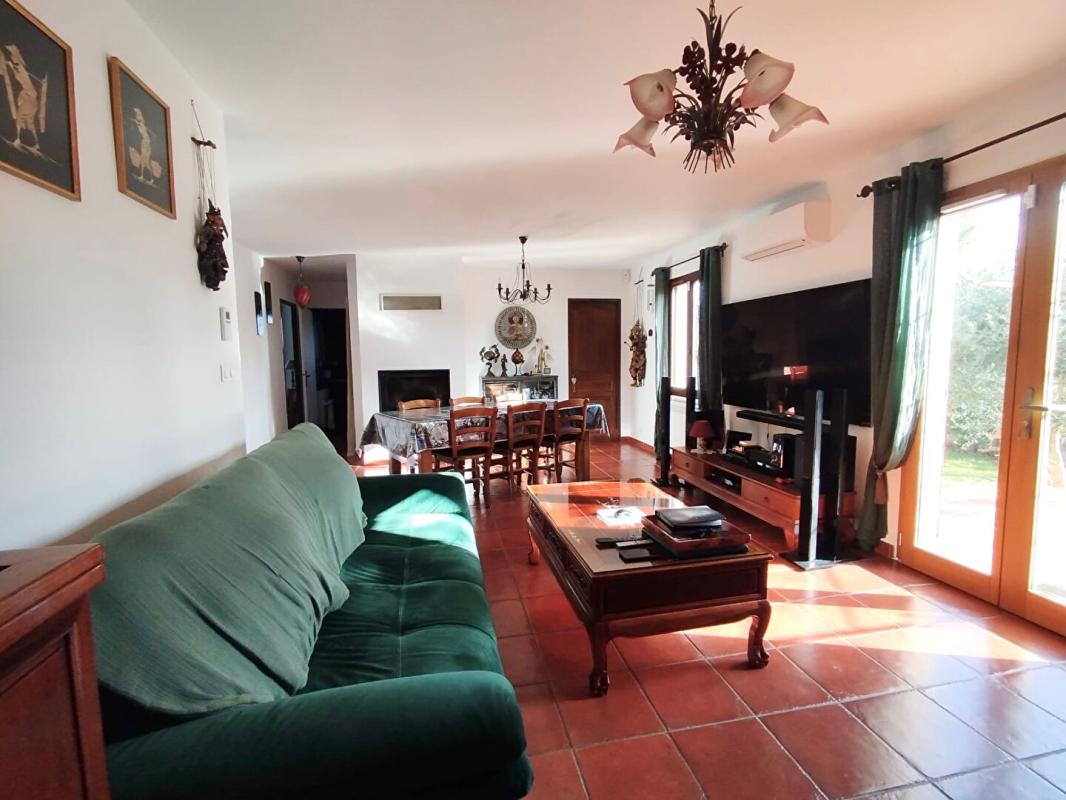 SAINT-MAXIMIN-LA-SAINTE-BAUME Maison avec piscine Saint Maximin La Sainte Baume 6 pièce(s) 133 m2 2