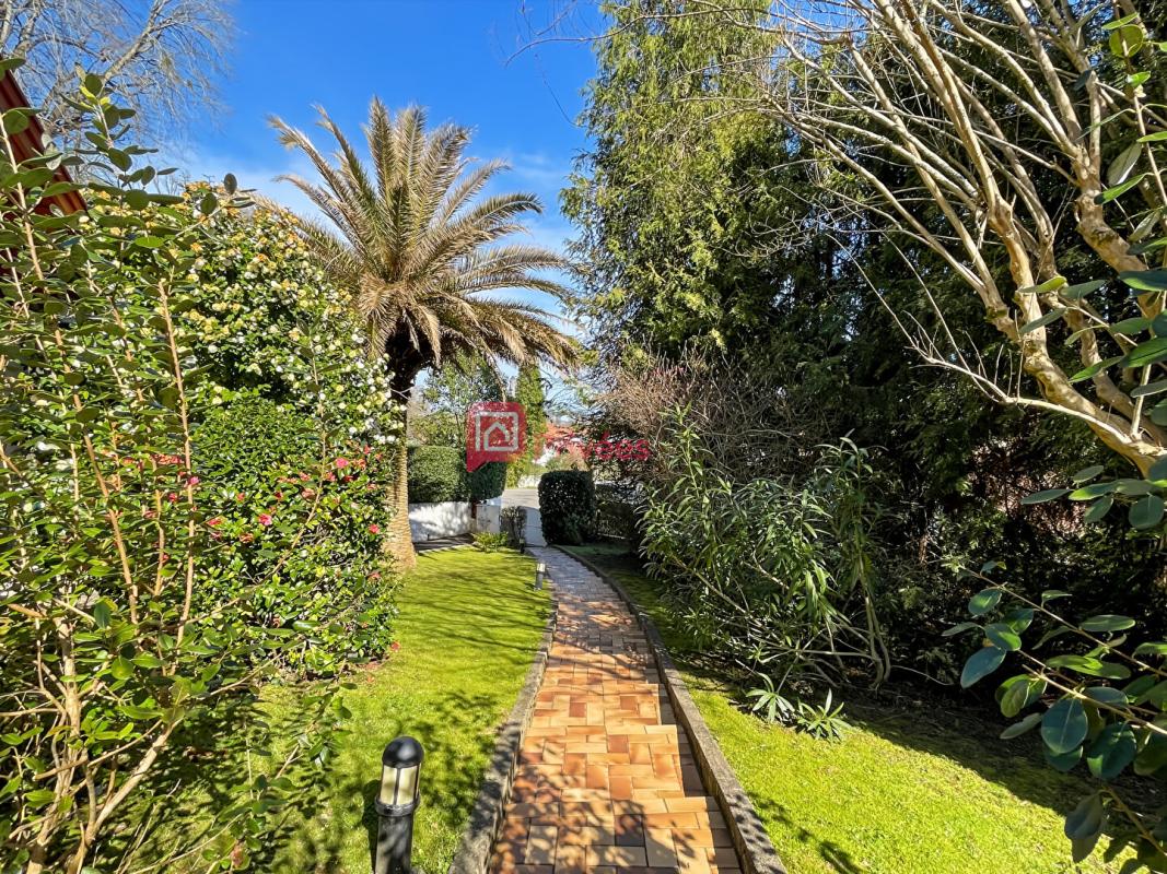 USTARITZ Maison familiale avec jardin, piscine et grand sous-sol à Ustaritz 15