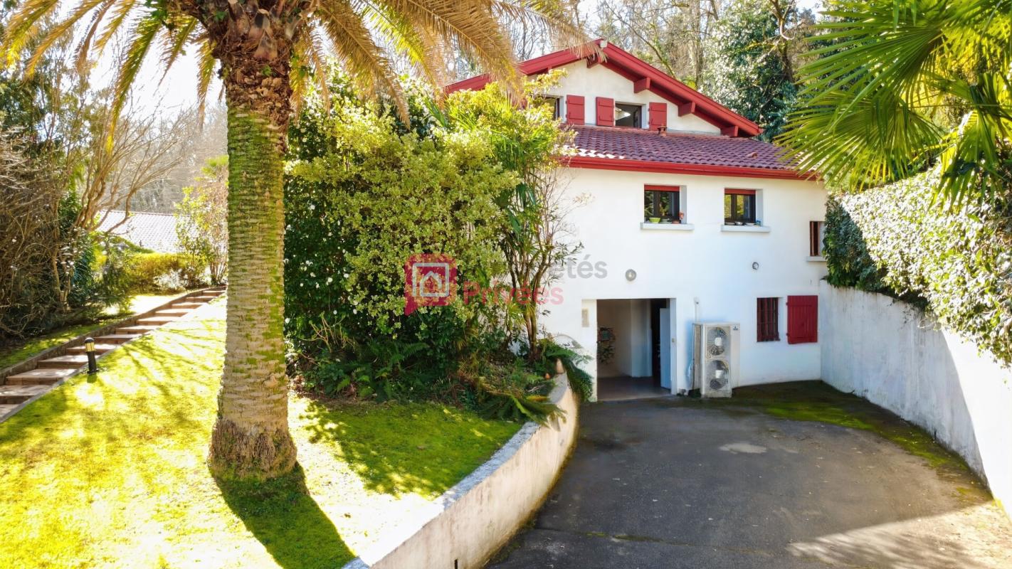 USTARITZ Maison familiale avec jardin, piscine et grand sous-sol à Ustaritz 16