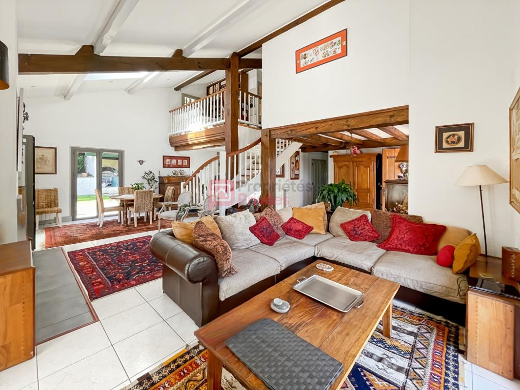 USTARITZ Maison familiale avec jardin, piscine et grand sous-sol à Ustaritz 7