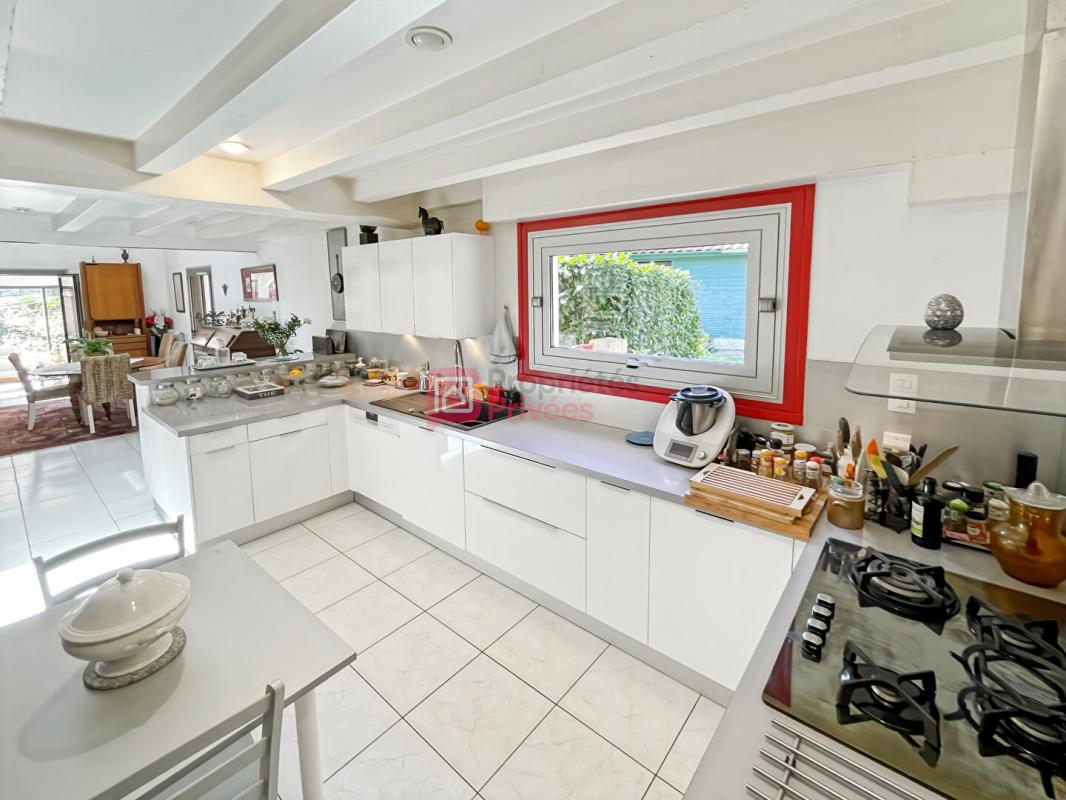 USTARITZ Maison familiale avec jardin, piscine et grand sous-sol à Ustaritz 8