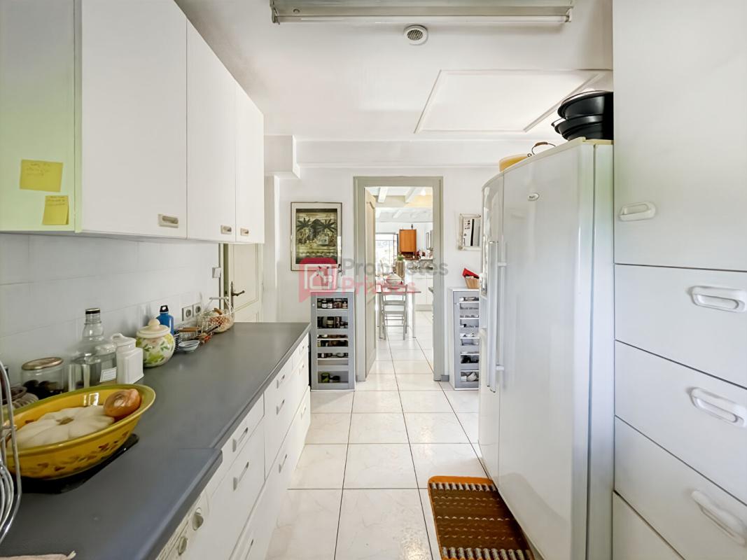 USTARITZ Maison familiale avec jardin, piscine et grand sous-sol à Ustaritz 9