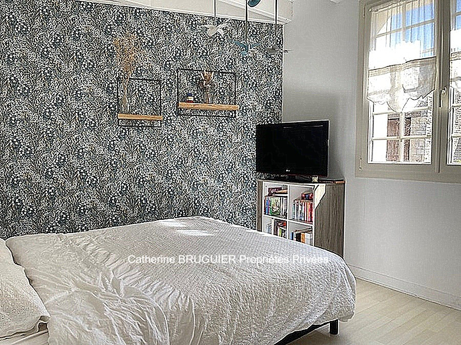 SAINT-SAUVEUR-D'AUNIS Grande maison familiale au coeur du village - 7 chambres - Jardin clos sans vis-à-vis 11