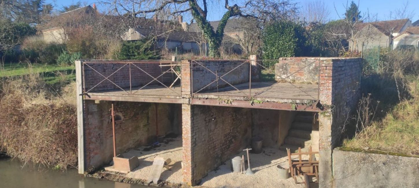 SAINT-BENOIT-SUR-LOIRE Exclusivité - Maison de ville sur un terrain de 378 m² au coeur du bourg de Saint Benoît sur Loire+ garage et 2 lavoirs 14