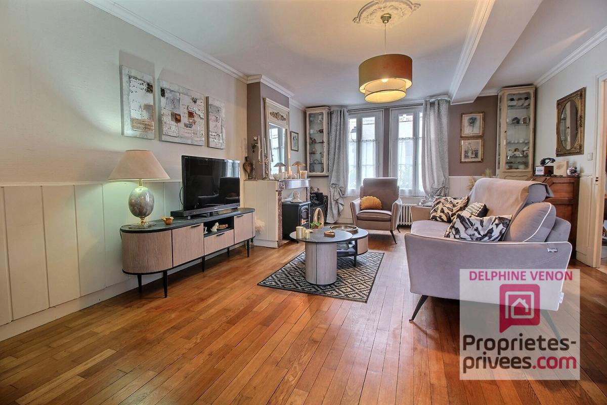 SAINT-BENOIT-SUR-LOIRE Exclusivité - Maison de ville sur un terrain de 378 m² au coeur du bourg de Saint Benoît sur Loire+ garage et 2 lavoirs 2