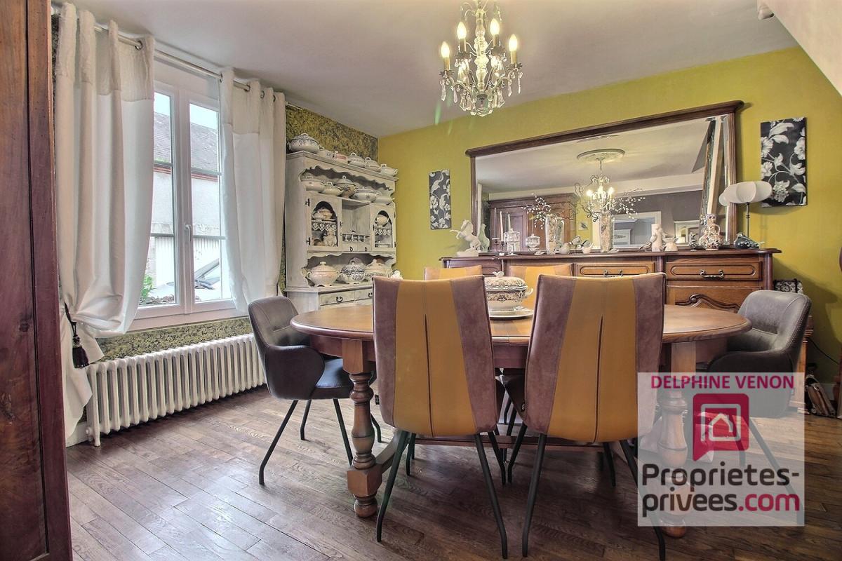 SAINT-BENOIT-SUR-LOIRE Exclusivité - Maison de ville sur un terrain de 378 m² au coeur du bourg de Saint Benoît sur Loire+ garage et 2 lavoirs 3